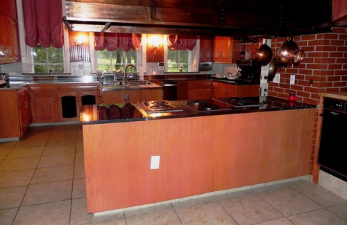 Youngstown Haus | Pine Lakes Club Mansion Ost- und Westflügel. 10.000 qm Schlafmöglichkeiten für 36, 10 Badezimmer