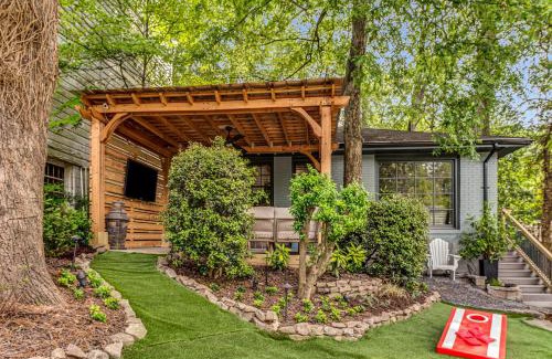 Piedmont Heights Haus | Pine Lodge Midtown Atlanta - Luxury Oasis, Quiet & Central Location, Beltline & Piedmont Park Steps Away