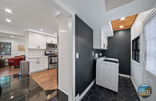 Twin Lakes Haus | Pine Point | Modern | Pier |Lake Mary| Fire Pit| Artsy| Lakehouse| Grill | Walk to Lake