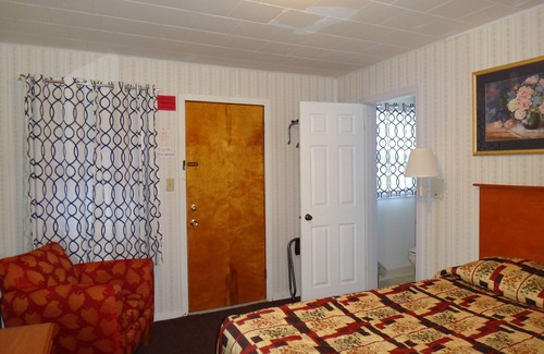 Dodgeville Hotel | Pine Ridge Motel