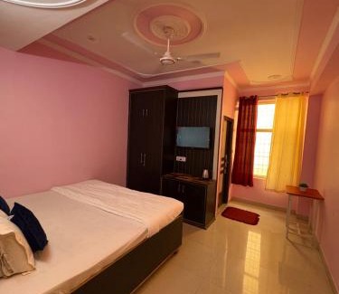 Nahan Haus | Pine View Guest House