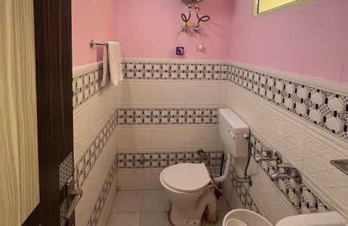 Nahan Haus | Pine View Guest House
