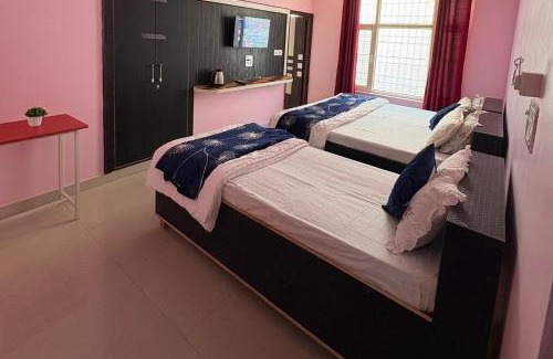 Nahan Haus | Pine View Guest House