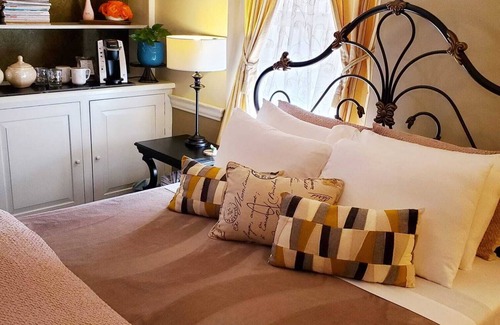 Gorham Bed & Breakfast | PineCrest Inn