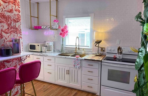 Hudson Haus | Pink Flamingo Downtown Hudson w/hottub