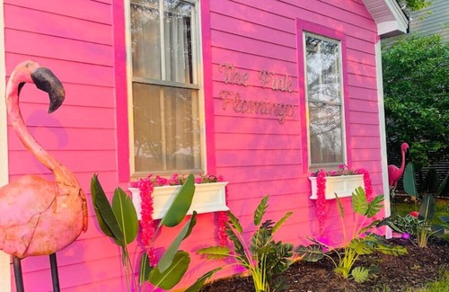 Hudson Haus | Pink Flamingo Downtown Hudson w/hottub