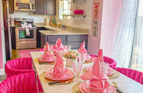 Lake Ozark Haus | Pinkie’s Paradise is the ultimate Lake of the Ozarks girls’ retreat! 2BR/2BA villa with a movie room, sauna, private deck, firepit, and pool access. Perfect for bachelorettes, birthdays & unforgettable lake getaways!