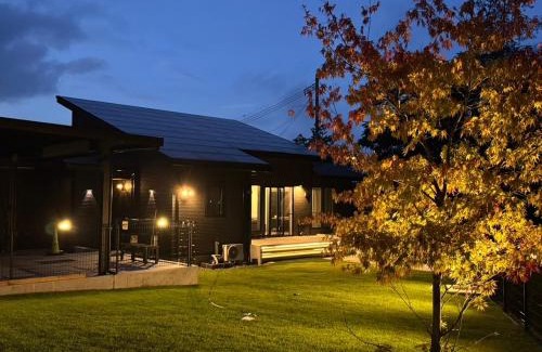 Yamanakako Villa | Pino-富士山麓-山中湖-新築貸切ヴィラ-蚊帳東屋BBQ無料-150平米ドッグラン付-小型犬3匹無料-長期滞在早期歓迎割引-バリアフリー