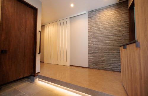 Yamanakako Villa | Pino-富士山麓-山中湖-新築貸切ヴィラ-蚊帳東屋BBQ無料-150平米ドッグラン付-小型犬3匹無料-長期滞在早期歓迎割引-バリアフリー