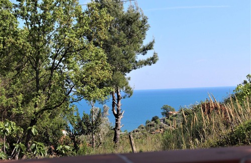 Pioppi Wohnung | PioppiHouse Ferienhaus. Große unabhängige Suite mit Terrasse mit Meerblick