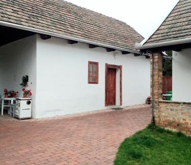 Bodony Haus | Pipacs és Tulipán Vendégház