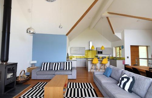 Charmouth Haus | Pippin