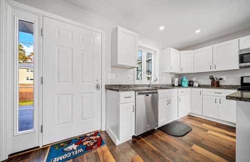 Old Orchard Beach Wohnung | Pixel Perfect Escape: 2BR Retreat w/ Gaming Theme