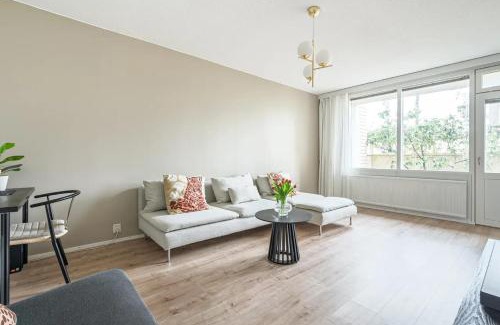 Lantinen District Kabine | Place at the Bottom of the Lake