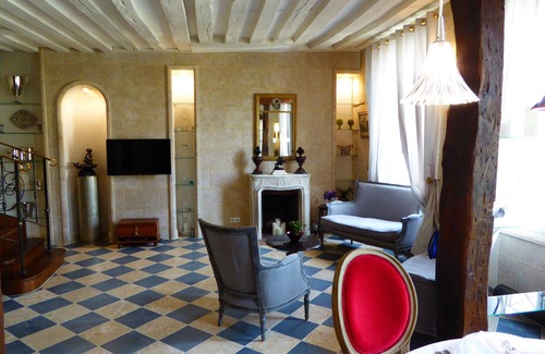 Paris City Center Wohnung | Place Dauphine, 17. Jahrhundert Gebäude, Außergewöhnliche geräumige Maisonette, 2 SZ, 2B, AC