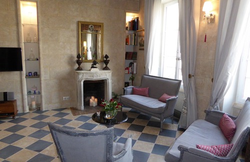 Paris City Center Wohnung | Place Dauphine, 17. Jahrhundert Gebäude, Außergewöhnliche geräumige Maisonette, 2 SZ, 2B, AC