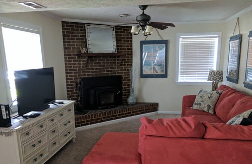 Rose Haven Haus | Spielen und Entspannen im Bungalow! Leicht zu Fuß zum schönen Herrington Harbour South!