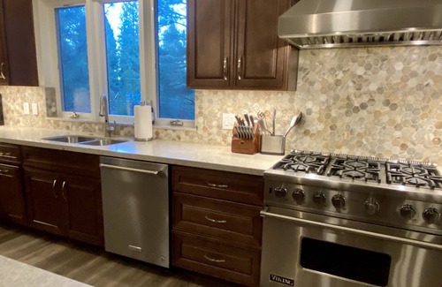 Ponderosa Palisades Haus | Playful & Romantic, Brand new kitchen, Harry Potter themed, pool table