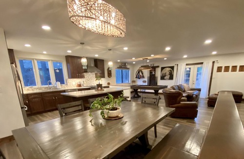 Ponderosa Palisades Haus | Playful & Romantic, Brand new kitchen, Harry Potter themed, pool table