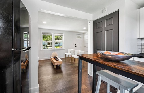 St. Augustine Hütte | Pleasant 2-bedroom cottage, Amazing back yard, Pet Friendly in St. Augustine