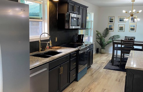 Columbus Haus | Pleasant 4-bedroom house in Columbus with WiFi