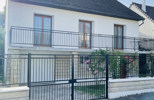 Chelles Haus | Pleasant house with garage