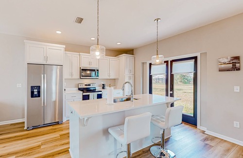 Callaway Haus | Pleasant neighborhood home with open layout, full kitchen, balcony, & central AC