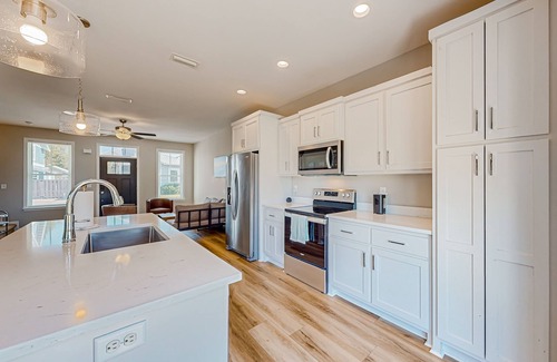 Callaway Haus | Pleasant neighborhood home with open layout, full kitchen, balcony, & central AC