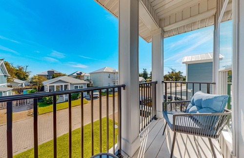 Callaway Haus | Pleasant neighborhood home with open layout, full kitchen, balcony, & central AC