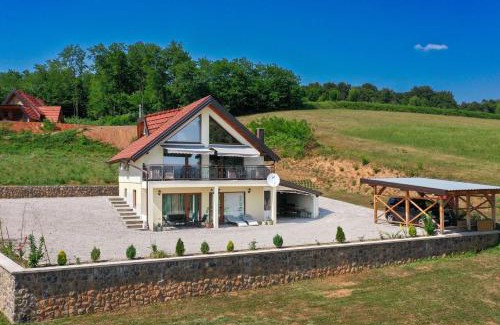 Barilovic Haus | Plivanje u zalazak sunca