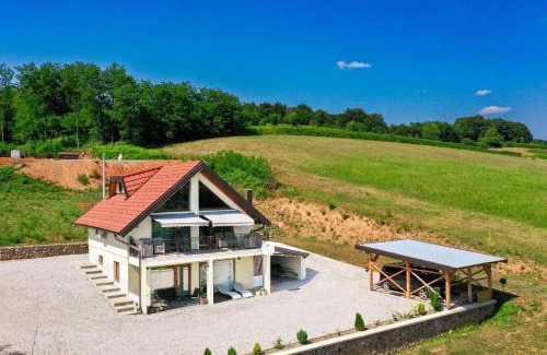 Barilovic Haus | Plivanje u zalazak sunca