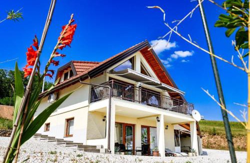 Barilovic Haus | Plivanje u zalazak sunca