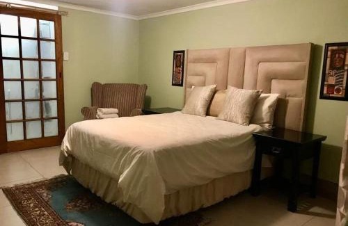 Brakpan Haus | Plot 434 Guest House