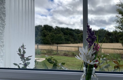 Forres Hütte | Ploughmans Cottage - a rural that sleeps 4 guests in 2 bedrooms