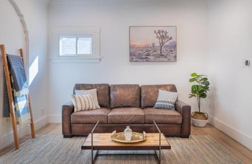 Downtown Reno Wohnung | Plush 2-bed apt in Riverside Heights!