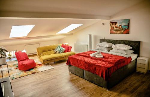 Hradec Kralove Wohnung | Podkrovní studio na Velkém náměstí s Wi-Fi zdarma