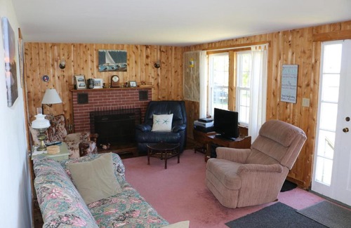 Deer Isle Haus | Point Field