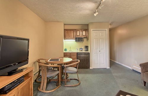 Charlevoix Eigentumswohnung | Schöne Suite, perfekt für Paare, die in der Innenstadt von Charlevoix Urlaub machen!