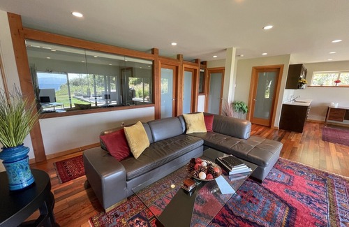 Juan de Fuca Electoral Area Haus | Points West Oceanfront Resort 2 Bed Suite