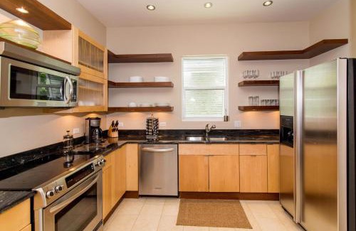 West Bay Haus | Pomegranate Cottage by Grand Cayman Villas & Condos