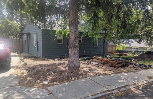 West Spokane Haus | Ponderosa patio with AC, WiFi, mins from airport, downtown & arboretum