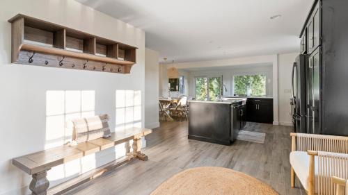 Charlestown Haus | Pondfront Retreat Near Beaches