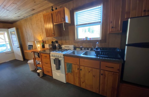 Northern Kabine | Pondside cabin next to a river with kitchen and bath. Kid/Pet Friendly. Roku TV