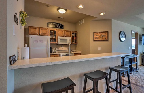 Lakeland Eigentumswohnung | Pool Access & Boat Slip: Lake Ozark Condo!