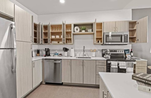 Rogers Wohnung | Pool & Gym Access Grill LCP Collection