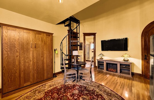 Draper Hütte | Pool, hot tub, fast access to ski resorts and other fun spots. Cozy and warm