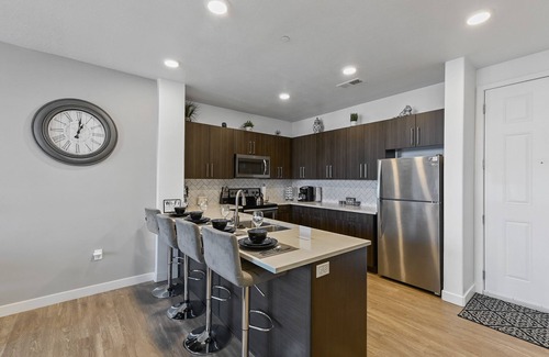 Draper Wohnung | Pets Stay Free Pool/HotTub/FreeParking/Gym/FastWifi