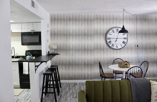 Riverside Eigentumswohnung | Pool & Hot Tub | Multi-Streaming | By Airport, ASU