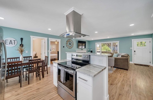 Reno Haus | POOL & SPA in Reno-Tahoe, family friendly- sleeps 10!