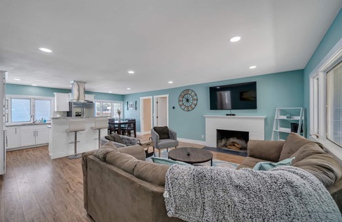 Reno Haus | POOL & SPA in Reno-Tahoe, family friendly- sleeps 10!